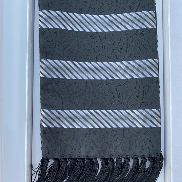 2/$45 NWT Brand Q fancy scarf - Picture 2 of 5